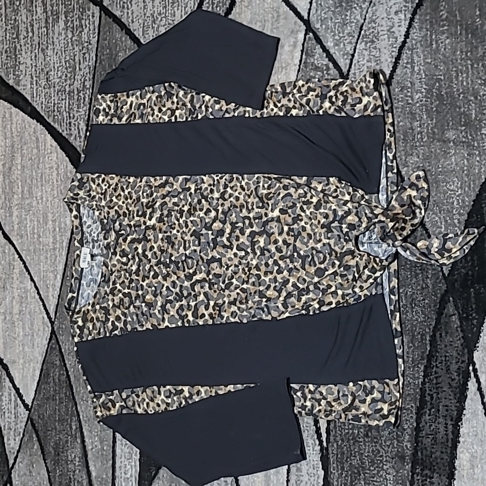 BKE RAGLAN SLEEVE LEOPARD PRINT FRONT TIE SHIRT